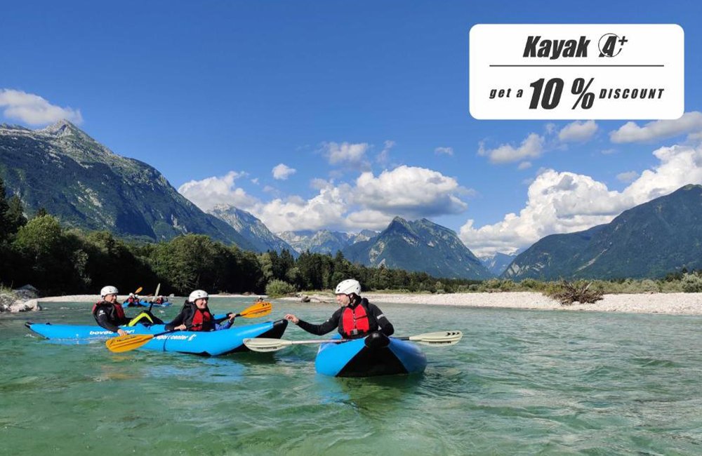 Kajakken in de Soča rivier bij Glamping Virje in de Soča vallei van Slovenië