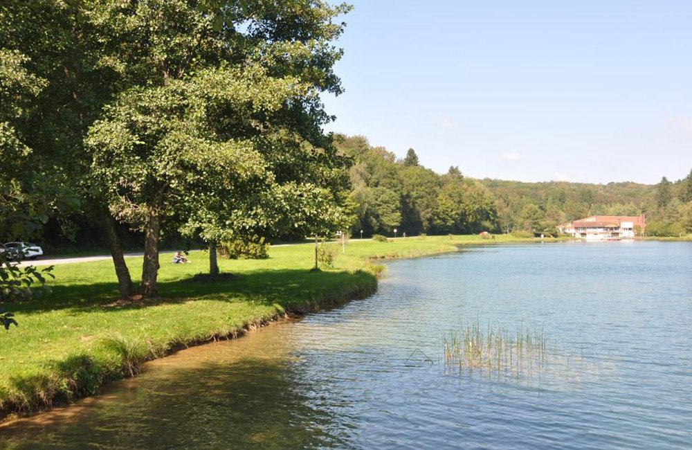 Meer bij Camping La Colline de Rabais in de Ardennen van België