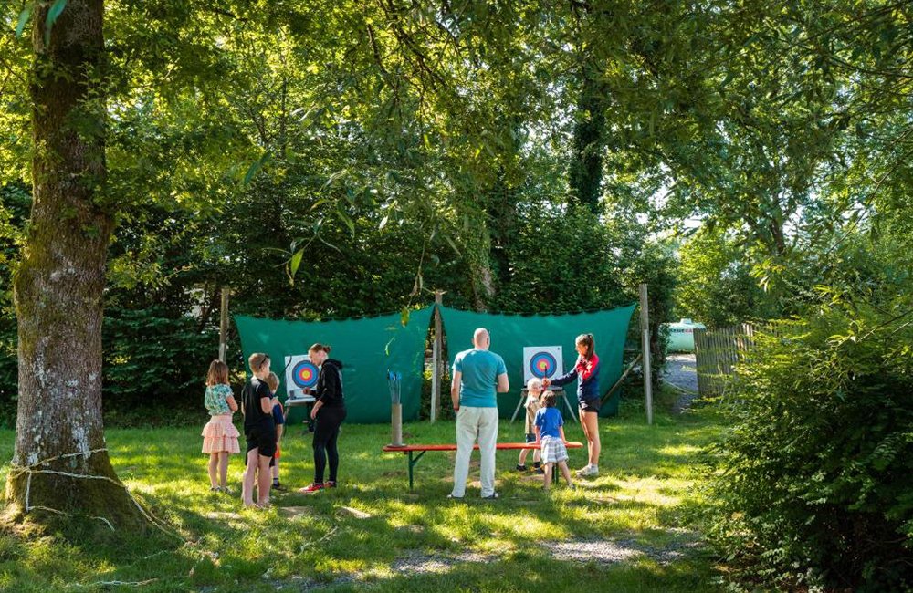 Pijl en Boogschieten op Camping de Chênefleur in de Ardennen in het zuiden van België