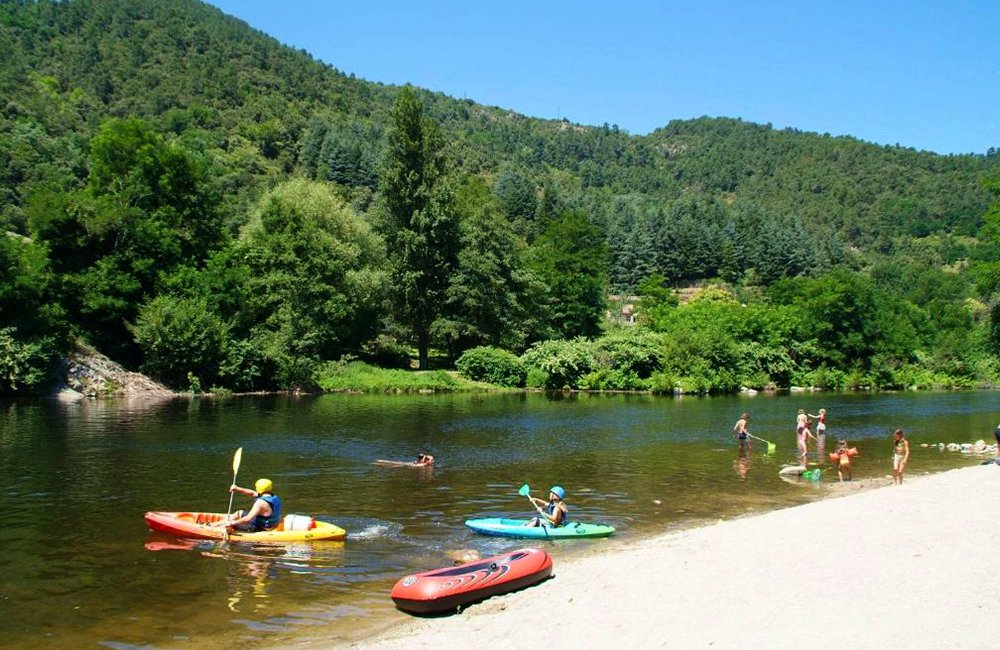 Rivier de Eyrieux bij Camping Mas de Champel in de Ardèche in het zuiden van Frankrijk