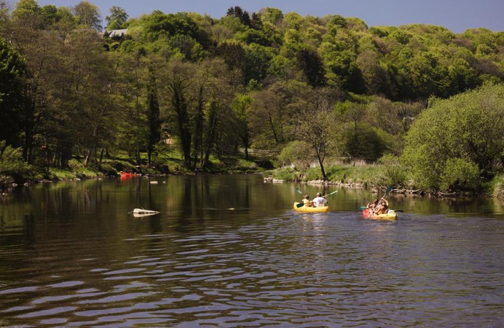 Rivier de Semois bij camping Le Florenville in de Ardennen van België