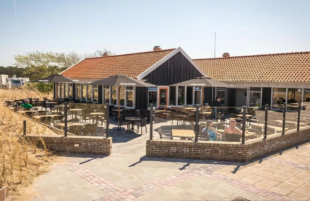 Terras van Camping Loodsmansduin op texel de waddeneilanden in het noorden van Nederland