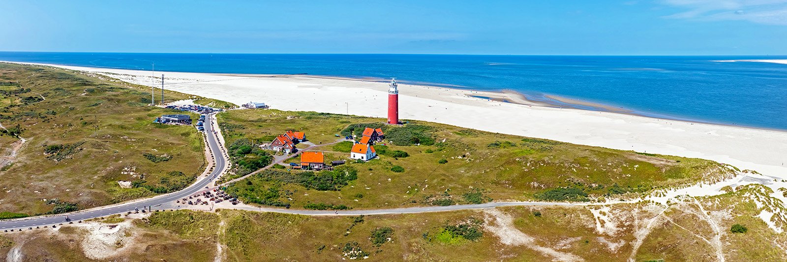 Vuurtoren in het noorden van Texel op de Waddeneilanden van Nederland in Noord Holland