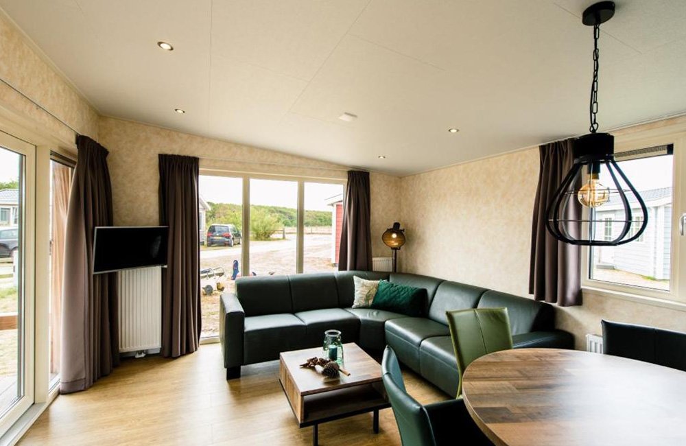 Woonkamer van huisje Camping De Kiekduun op Ameland op de waddeneilanden in het noorden van Nederland