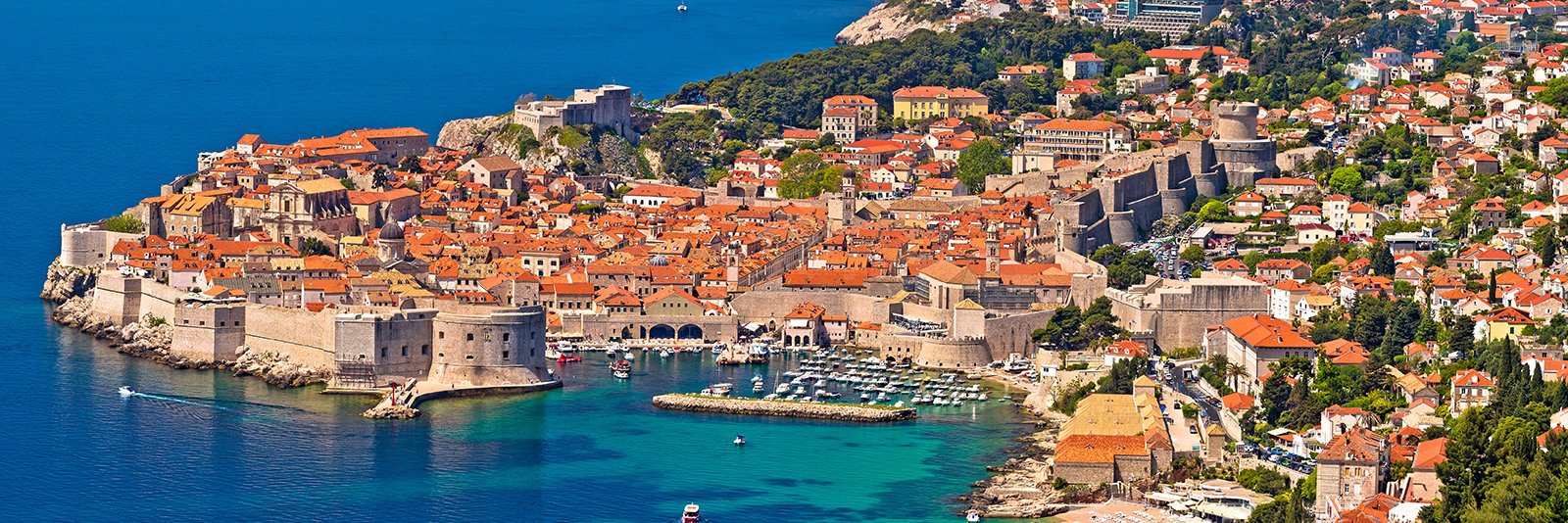 Dubrovnik aan de Adriatische zee in het zuiden van Kroatië in Dalmatië
