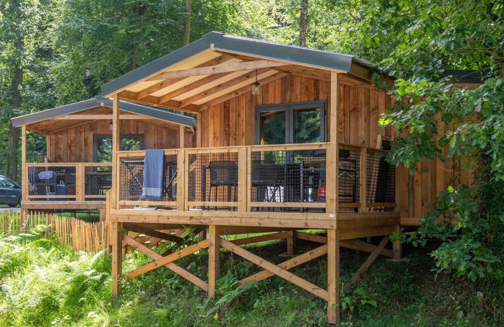 Glamping hut op Camping La Chênaie bij het strand van Normandië in het noorden van Frankrijk