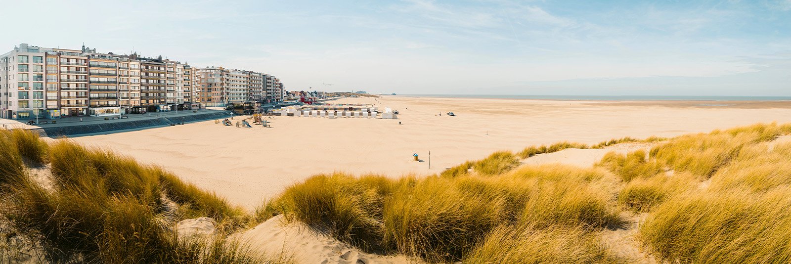 Het Strand van Zeebrugge aan de kust van Vlaanderen in België