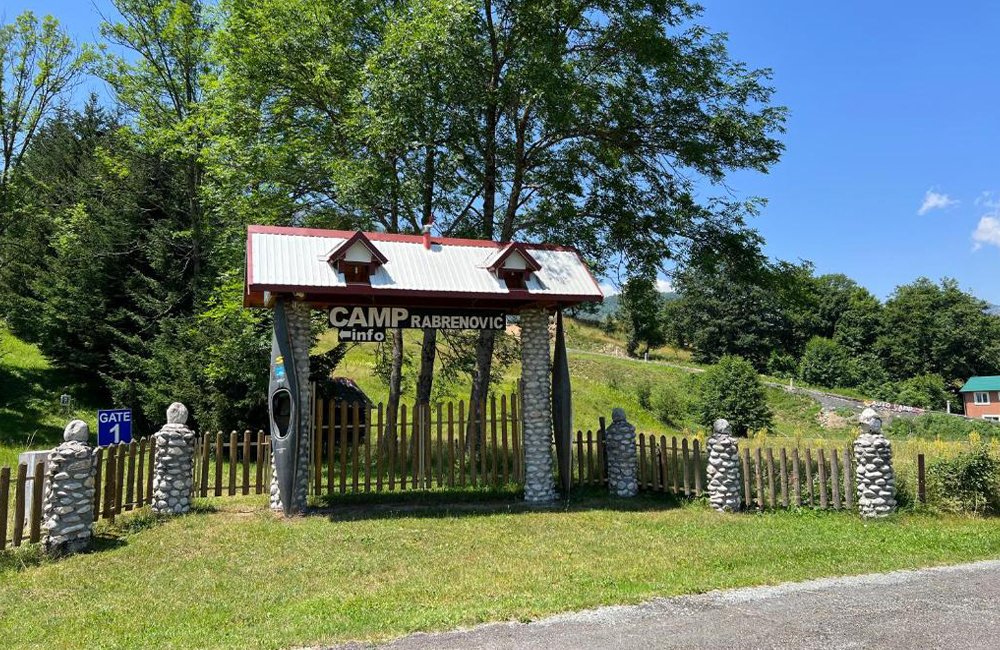 Hondvriendelijke camping Tara Camp Rabrenovic