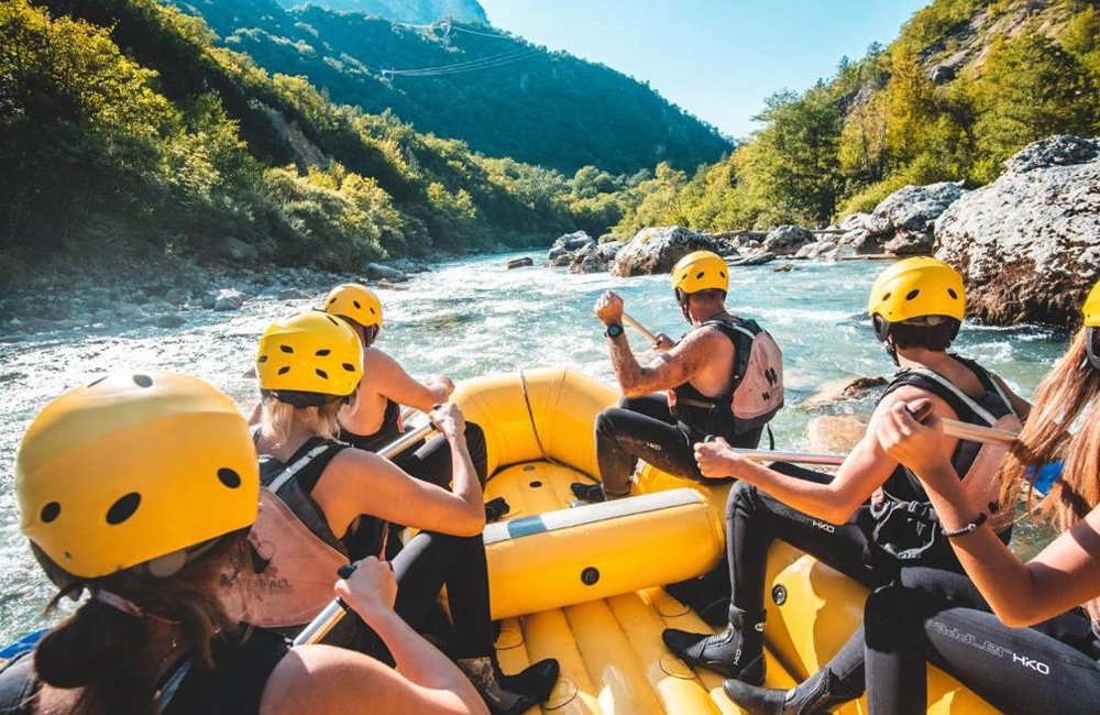 Kamperen met hond op Waterfall Rafting Center Montenegro