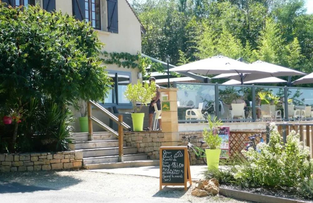 Restaurant van Camping Les Charmes in de Dordogne van Frankrijk