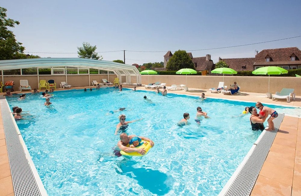 Zwembad van Camping Le Ventoulou in de Dordogne van Frankrijk