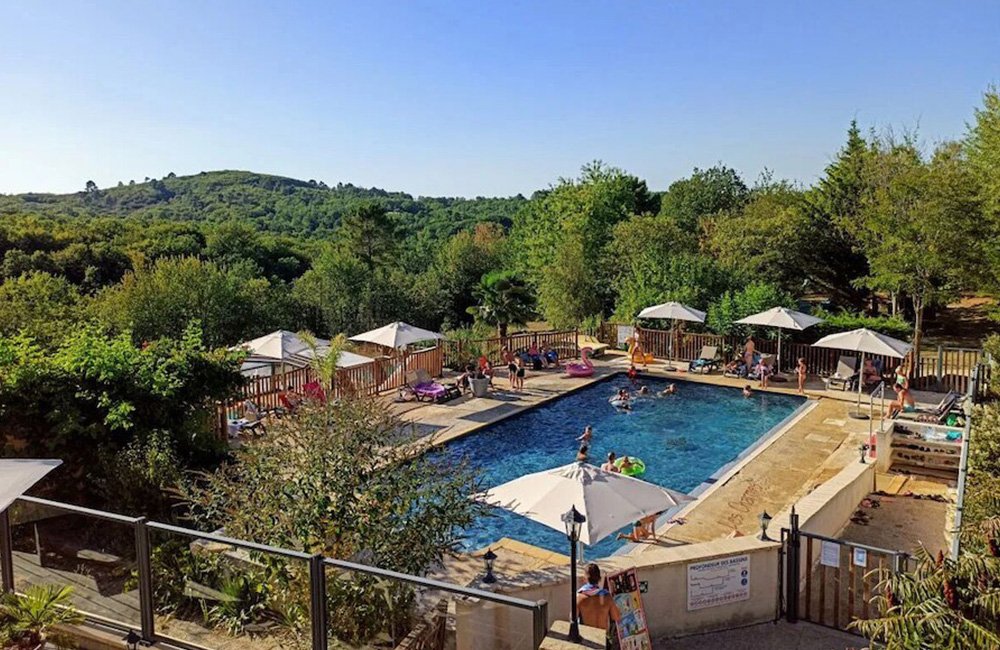 Zwembad van Camping Les Charmes in de Dordogne van Frankrijk