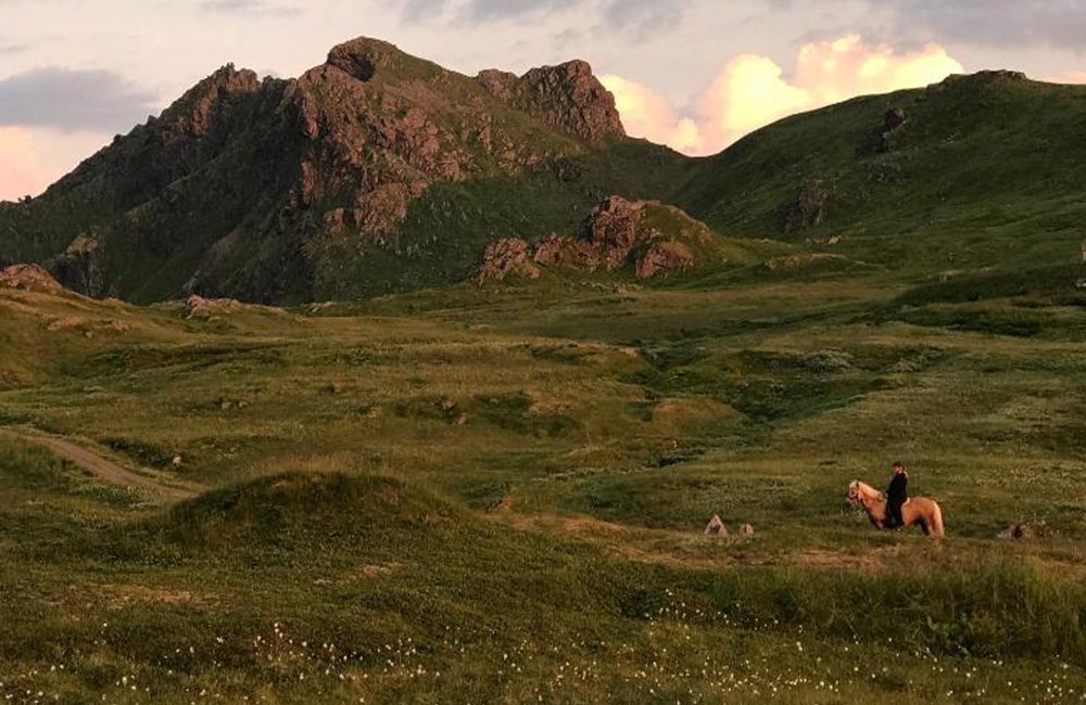 FLO Lofoten aan de Rolvsfjord bij de Lofoten eilanden van Noorwegen