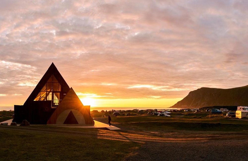 Kamperen met hond op Lofoten Beach Camp