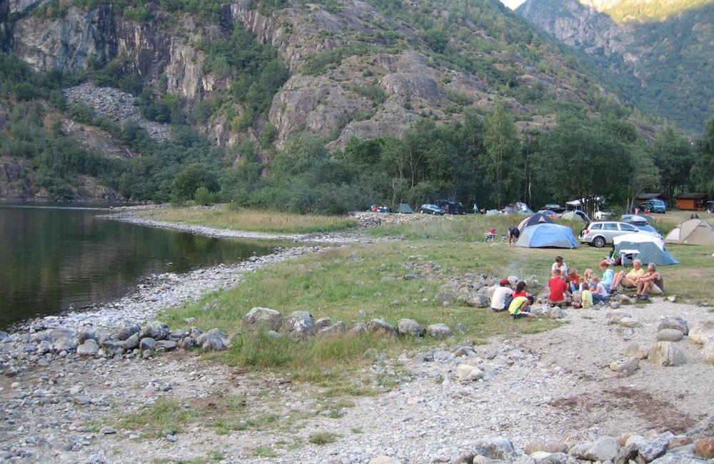 Kamperen met hond op Sæbø Camping