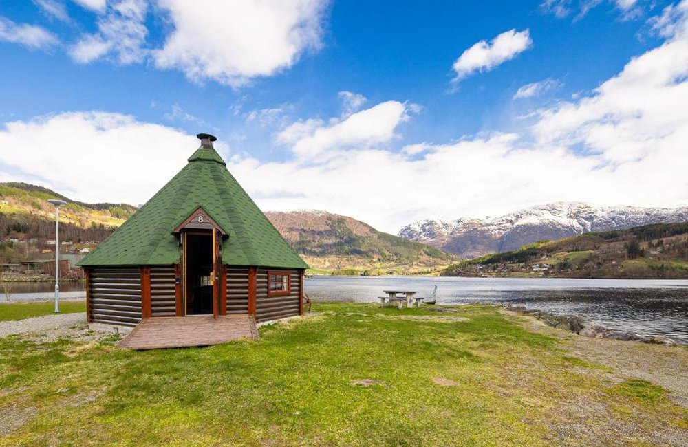 Kamperen met hond op Ulvik Camping