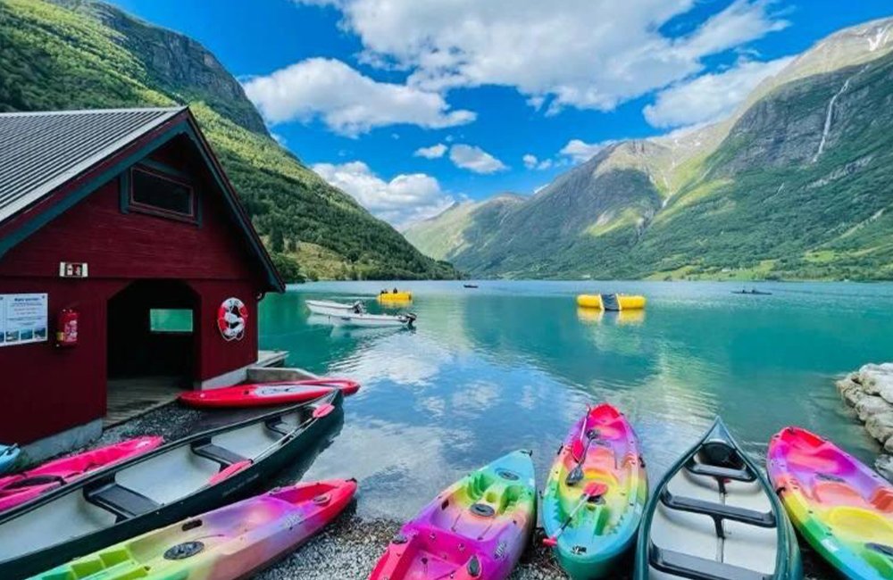 Oldevatn Camping tussen de Noorse fjorden aan het Oldevatnet meer