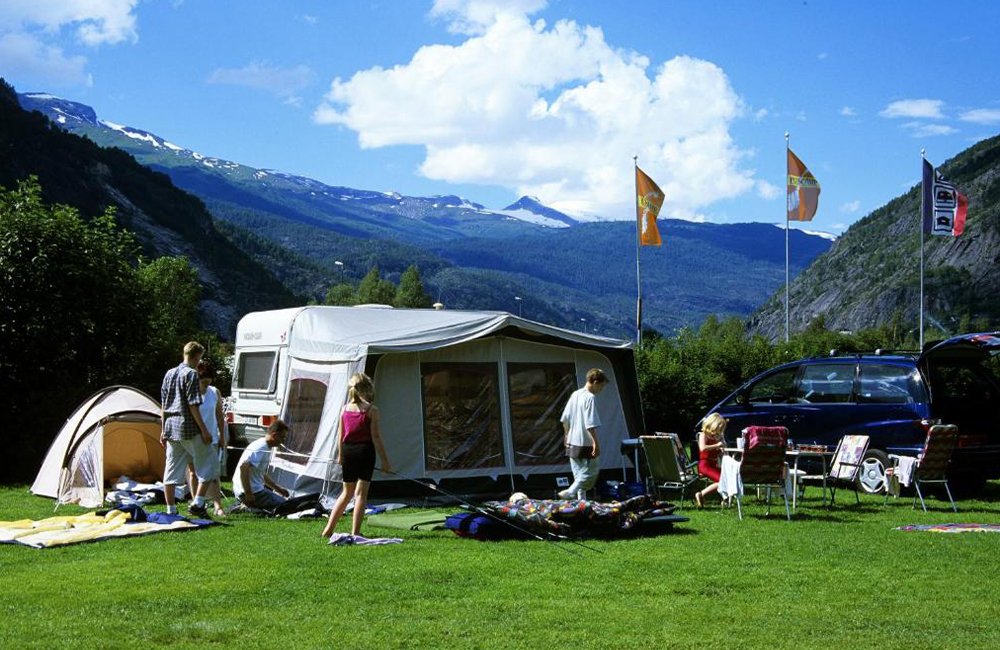 Pluscamp Sandvik bij de Noorse Fjorden Gaupnefjord en Sognefjord