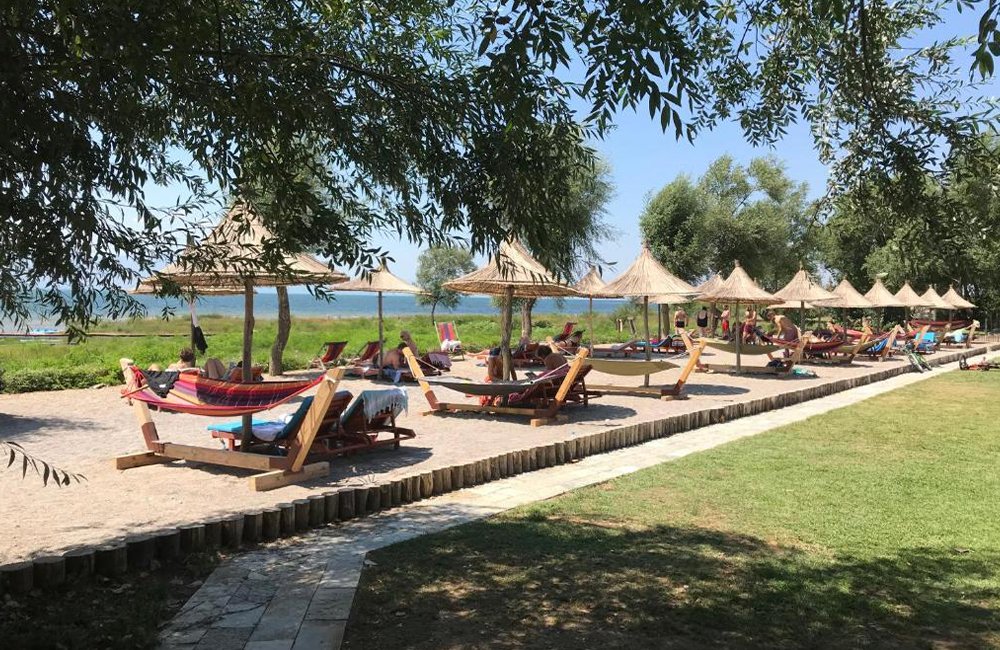 Kamperen met hond op Camping Lake Shkodra Resort